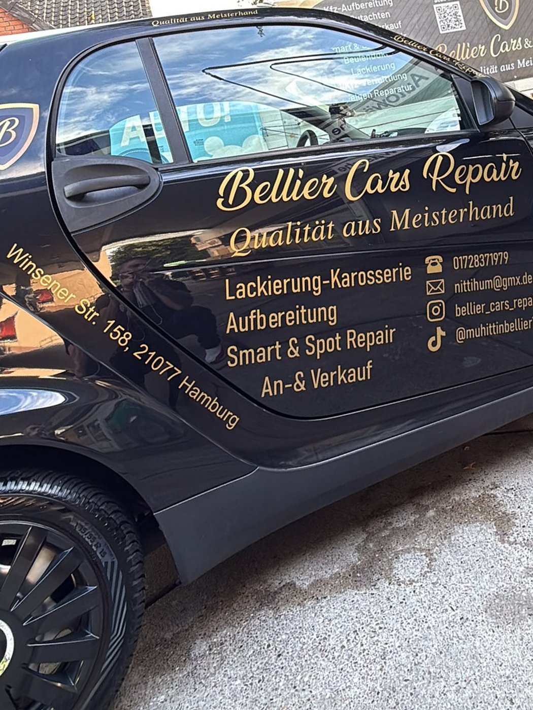 Seitliche Fahrzeugbeschriftung von Bellier Cars & Repair im Detail