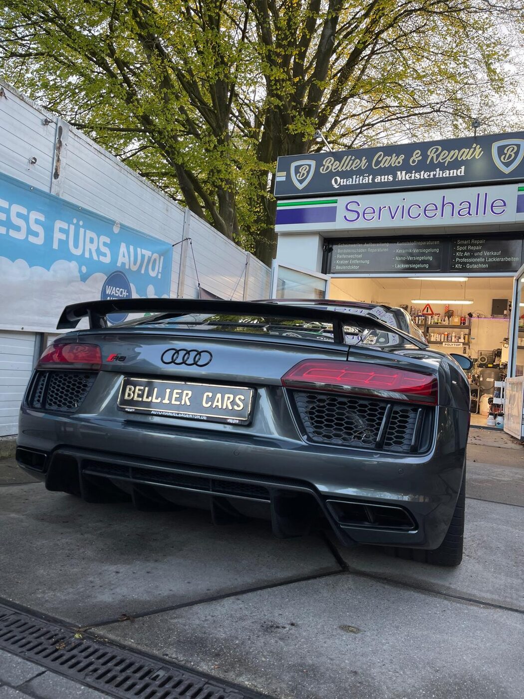 Audi R8 vor der Werkstatt Bellier Cars & Repair