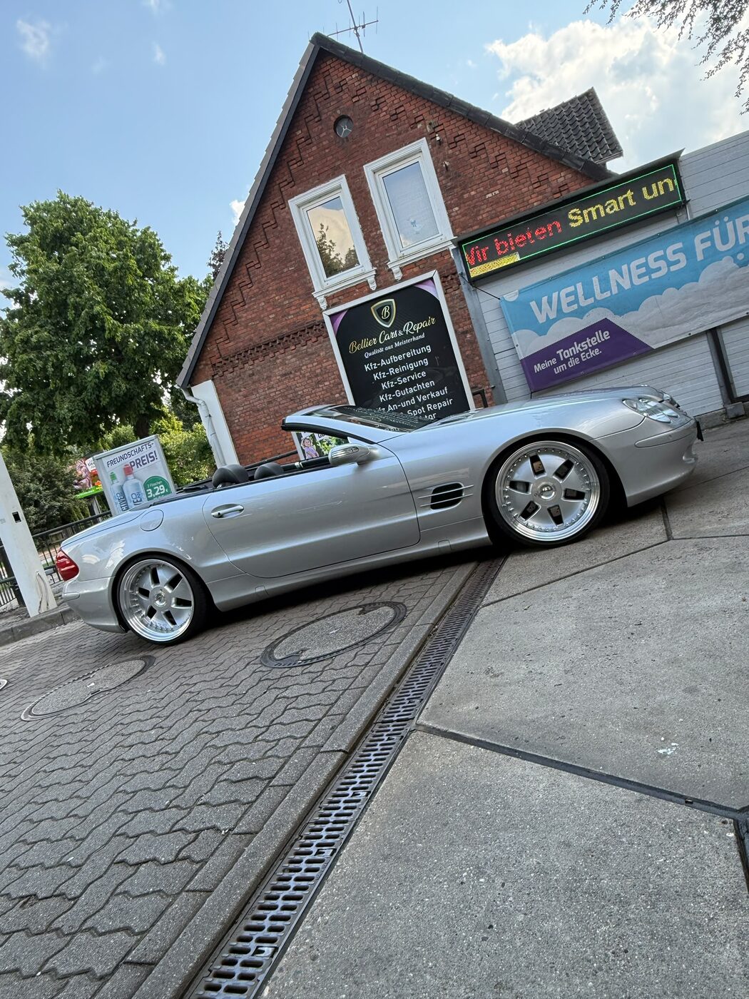 Mercedes SL mit aufbereiteten Felgen bei Bellier Cars & Repair